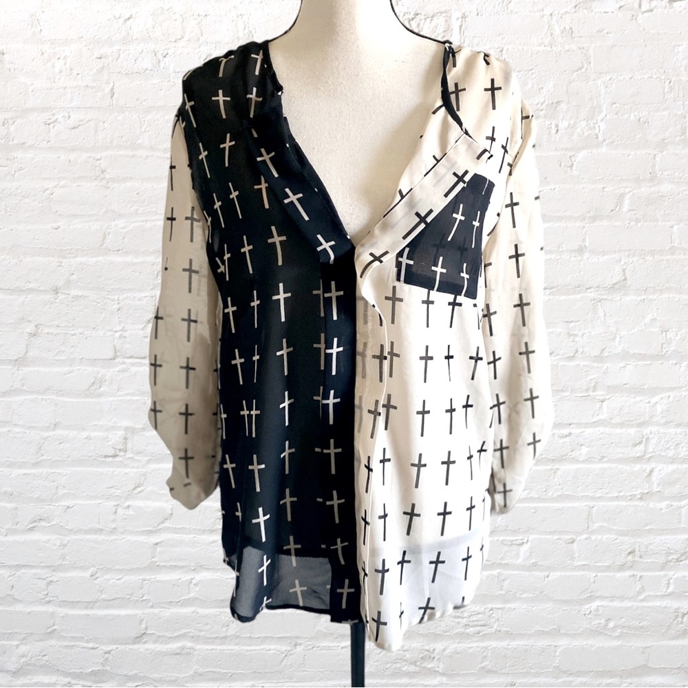 DEEP PLUNGE CROSS PRINT PULLOVER BLOUSE TOP